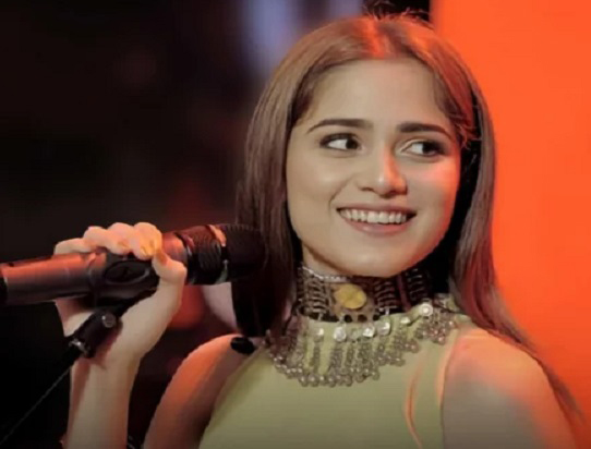 পাকিস্তানের জনপ্রিয় শিল্পী আইমা আসছেন বাংলাদেশে