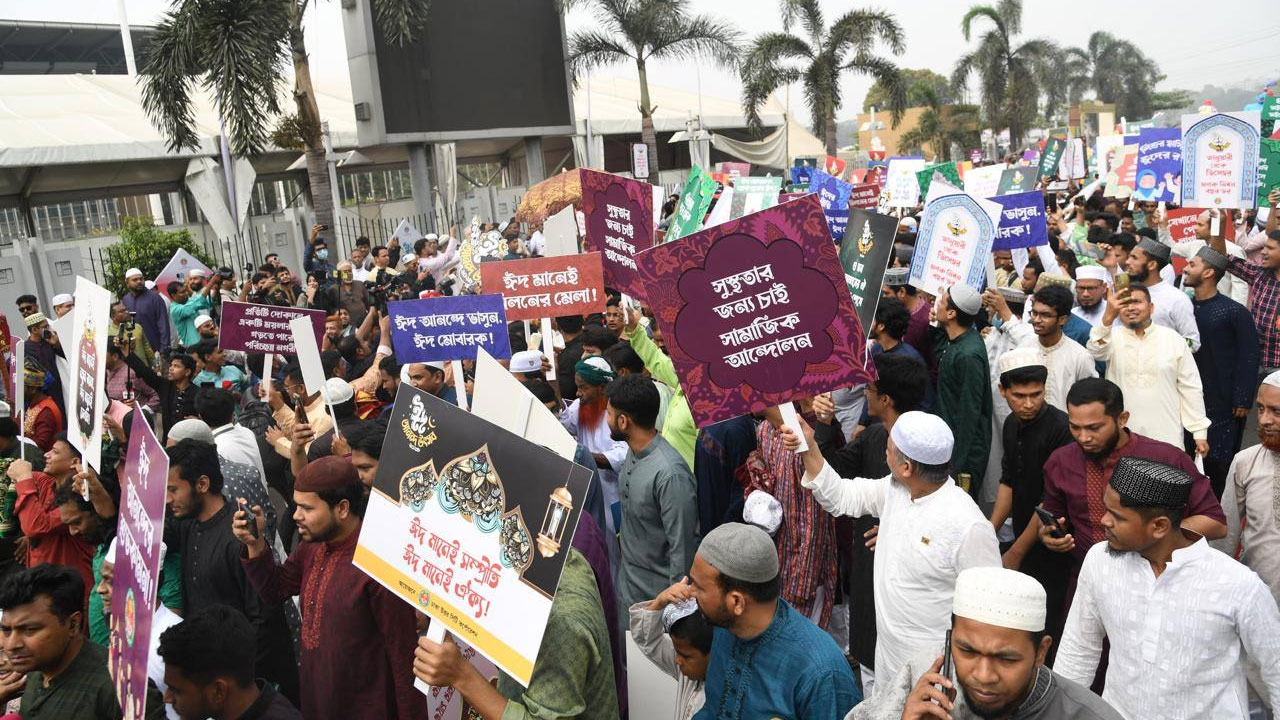 সুলতানি-মুঘল আমলের ঐতিহ্যে ঢাকায় বর্ণাঢ্য ঈদ আনন্দ মিছিল