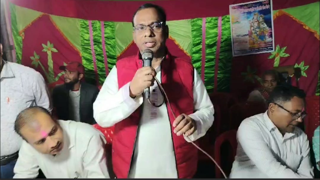বোচাগঞ্জে সনাতন ধর্ম্বাবলীদের সাথে কুশল বিনিময় করলেন বিএনপির মনোয়ন প্রত্যাশী আ.ন.ম বজলুর রশিদ কালু