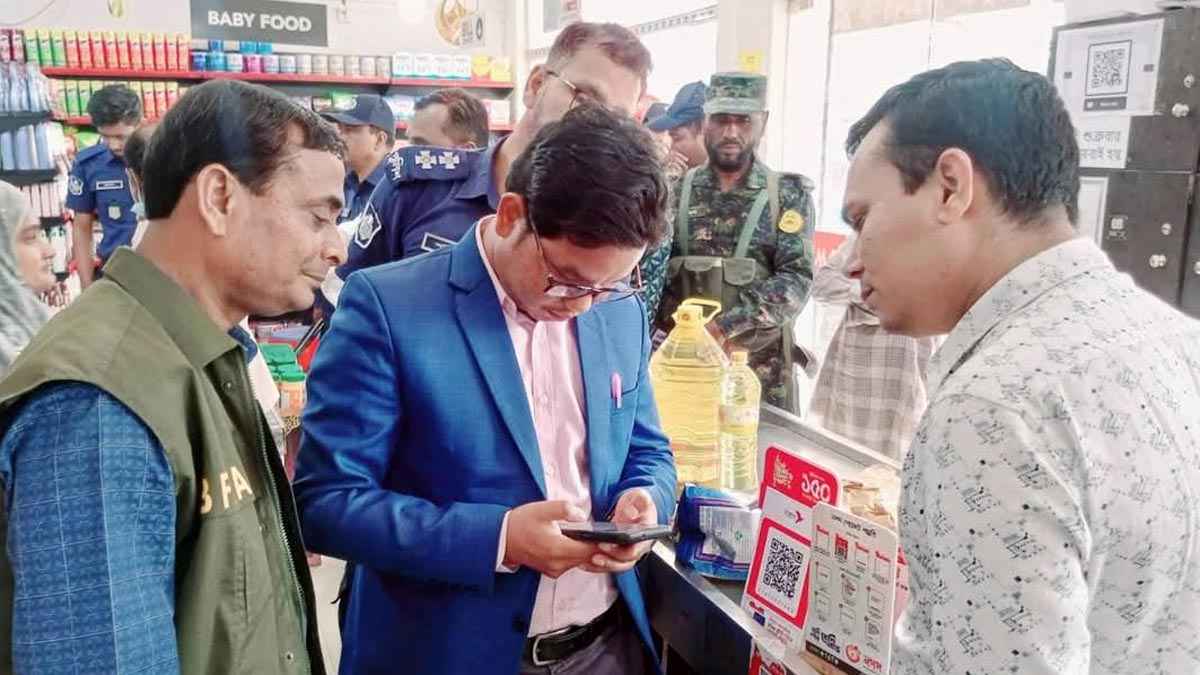 পঞ্চগড়ে অপরিচ্ছন্ন পরিবেশে খাবার তৈরি, মূল্য তালিকা না রাখা ৪ প্রতিষ্ঠানকে জরিমানা
