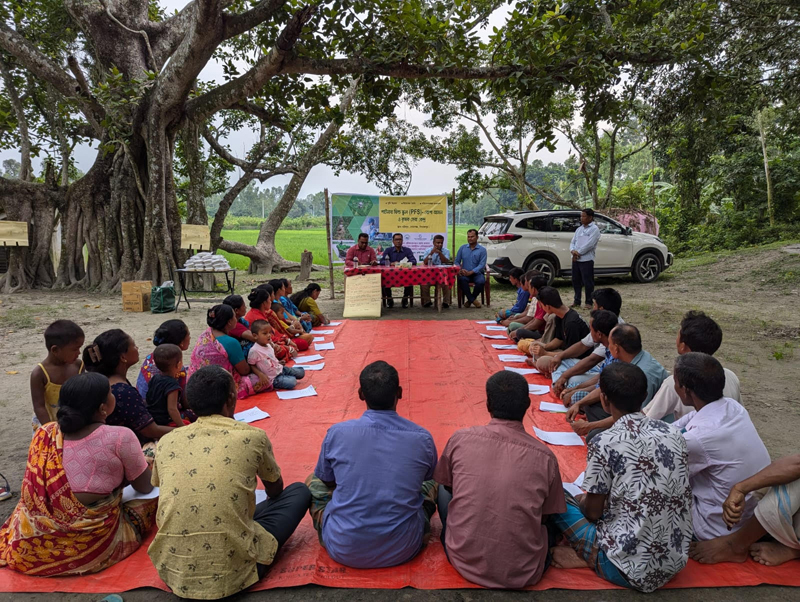 বোচাগঞ্জে টেকসই ফসল উৎপাদনে আশার আলো জাগিয়েছেন ‘পার্টনার মাঠ স্কুল’