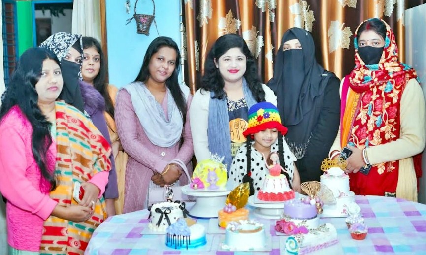 নিজ হাতে কেক বানিয়ে অনলাইনে বিক্রি করে আয় মাসে ৩৫ হাজার টাকা
