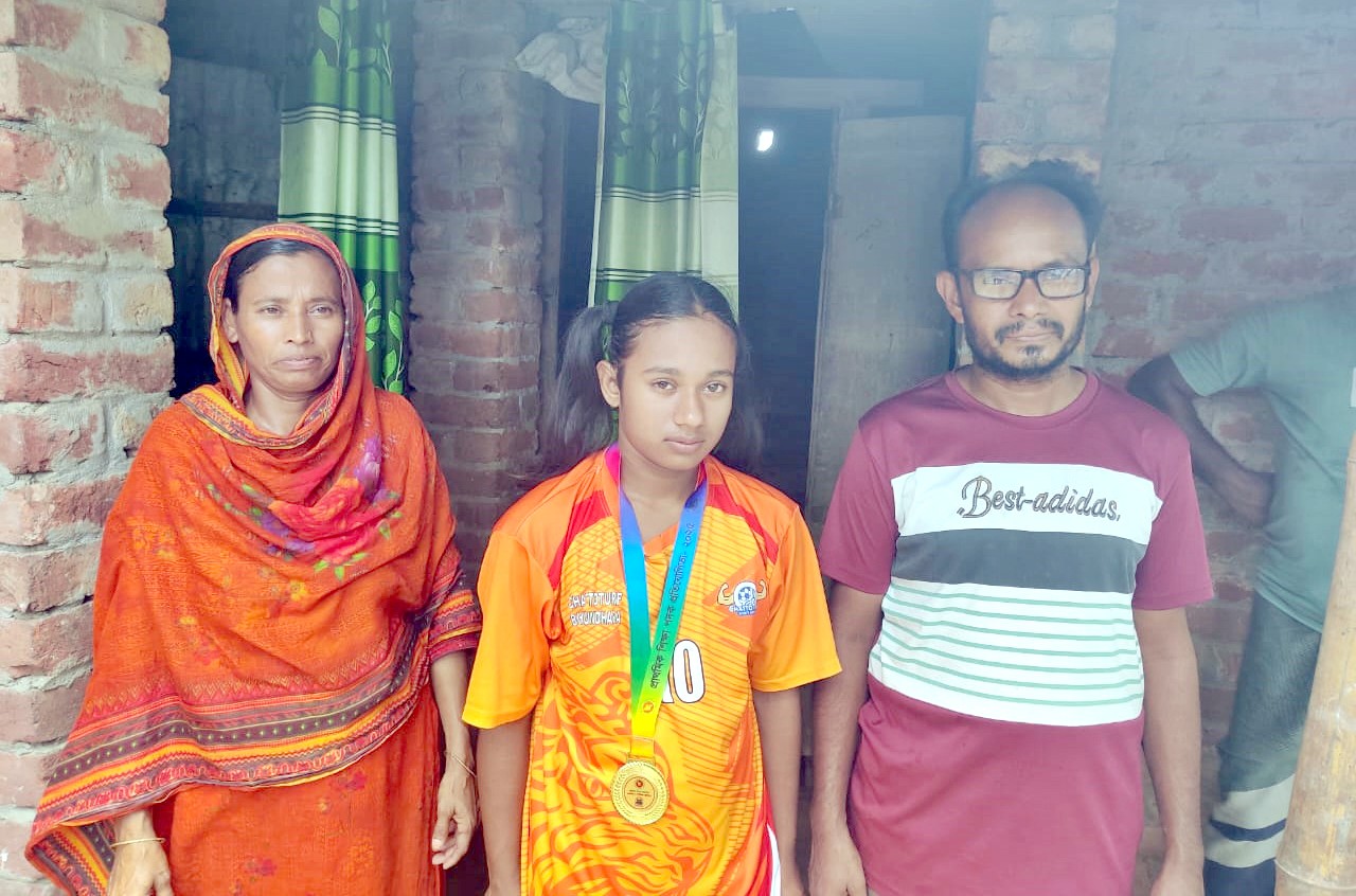 জাতীয় পর্যায়ে ১০০ মিটার দৌড়ে প্রথম বোচাগঞ্জের সোহানা