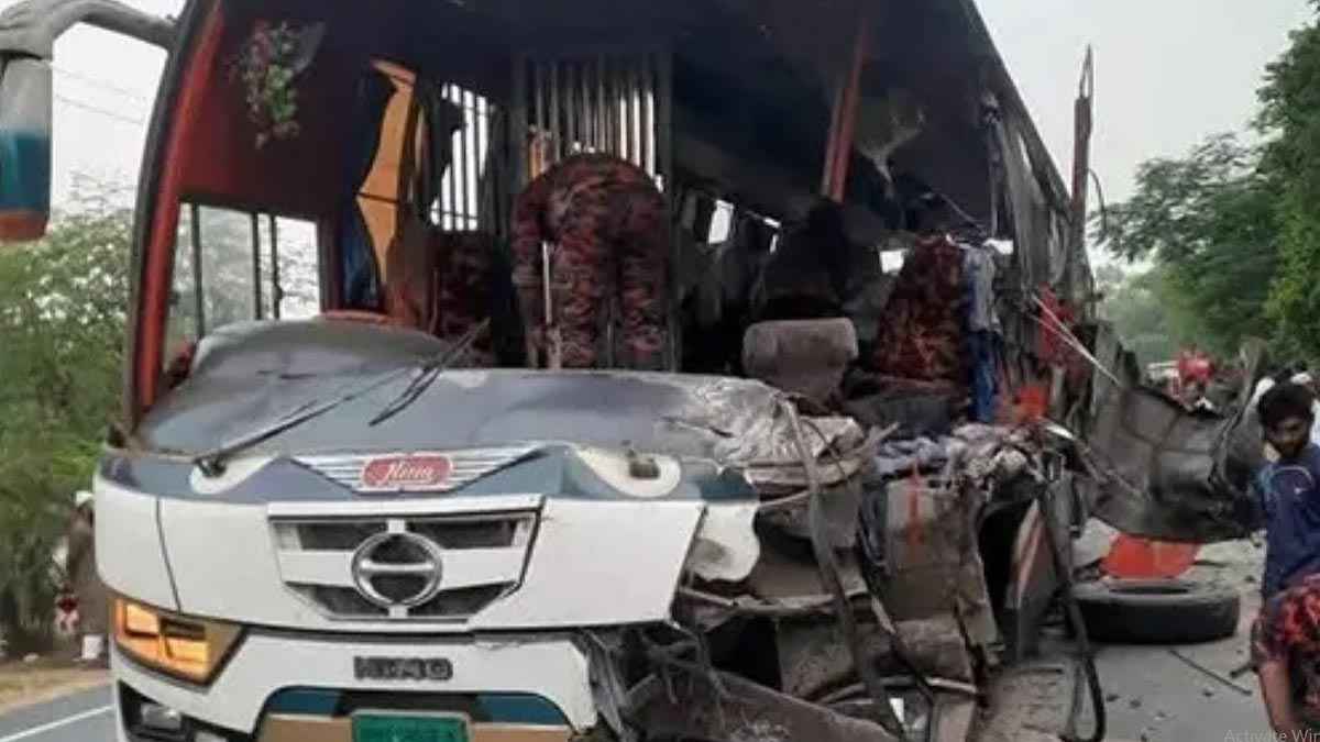 দিনাজপুরে দাঁড়িয়ে থাকা ট্রাকে বাসের ধাক্কা, ৫ যাত্রী নিহত