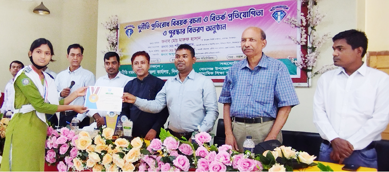 বোচাগঞ্জে দুর্নীতি প্রতিরোধ বিষয়ক রচনা ও বিতর্ক প্রতিযোগিতা
